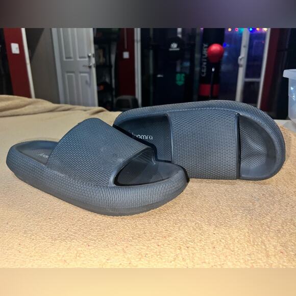 Joomra Pillow Slippers size 40-41 Women 9-10 or Men 7.5-8.5 Black - Picture 4 of 11